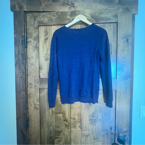 Duluth Trading Co. Navy blue, small. 100% Merino wool woman’s v-neck sweater. - Picture 4 of 6